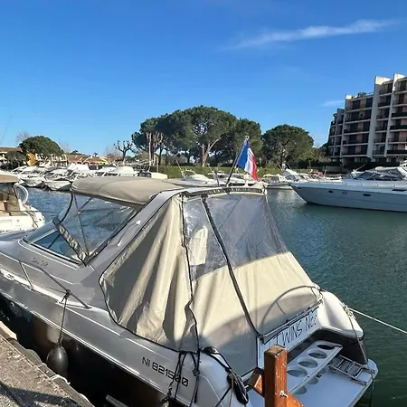 Refuge Marin - Twins Boat *
