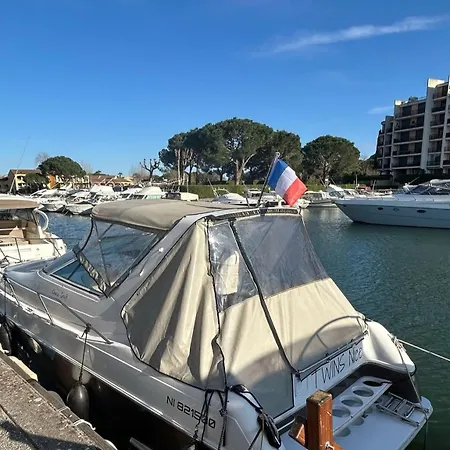 Botel Refuge Marin - Twins Boat *