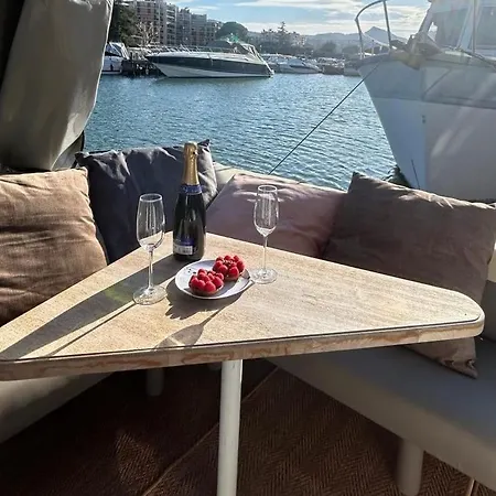 Refuge Marin - Twins Boat Botel