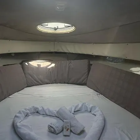 Botel Refuge Marin - Twins Boat *
